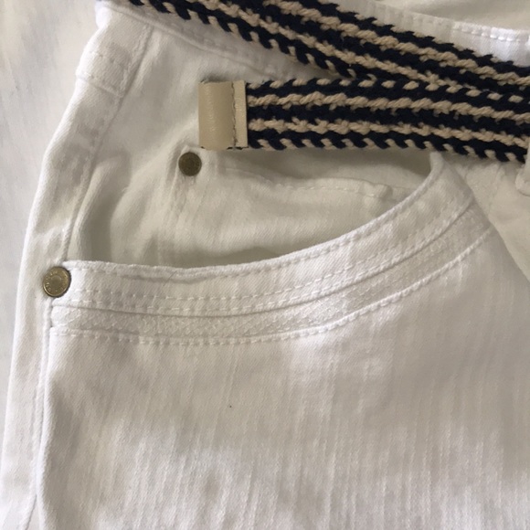 Gloria Vanderbilt Belted Skimmer White Capris/Bermuda shorts. Size 16. - Picture 8 of 11